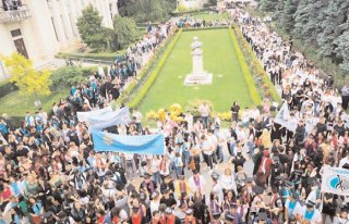 Mii de tineri prezenți la Parada Absolvenților